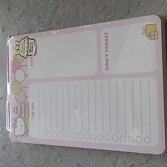Hello Kitty Desk Pad & Gel Pen Set - Picture 2 of 7
